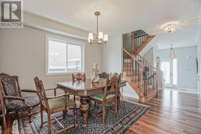 Photo - 32 Florette Pl