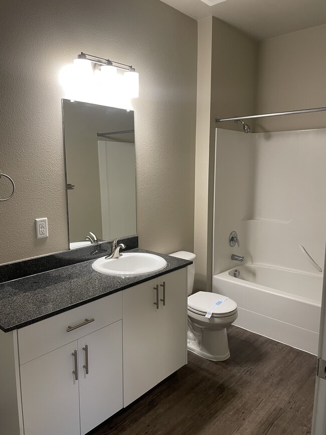 Berkeley 1x1 Bathroom