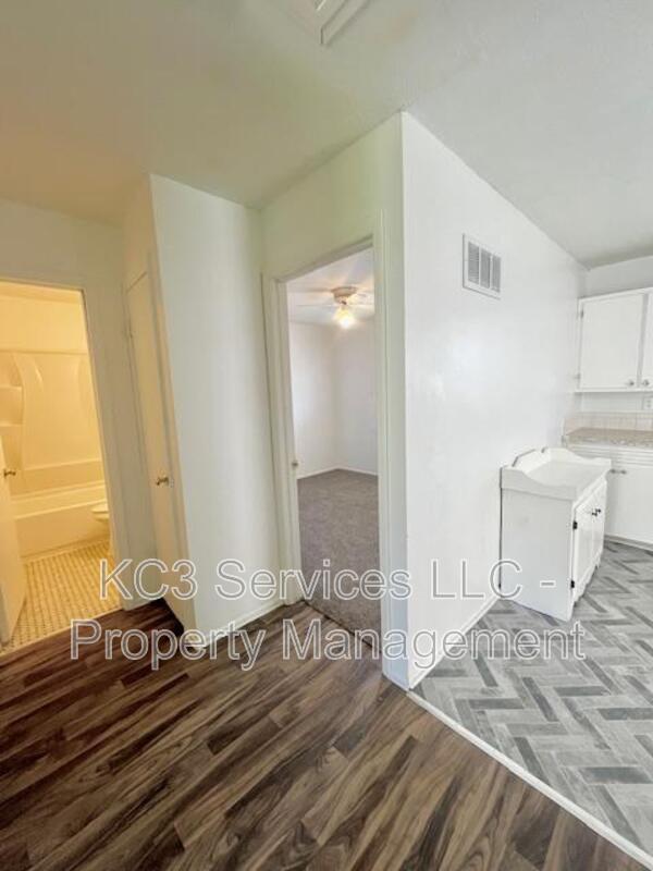 Photo - 5025 N Bellaire Ave