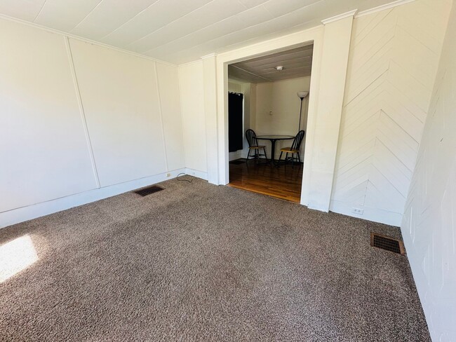 Photo - 131 W Schuyler St