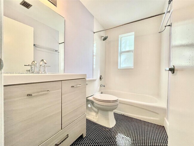 Photo - 1542 Drexel Ave Unidad 107