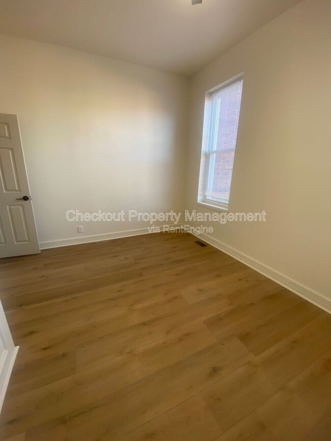 Photo - 3030 Chippewa St