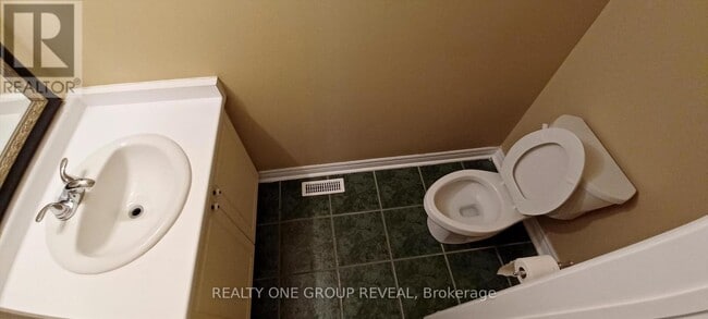 Photo - 735 Swan Pl