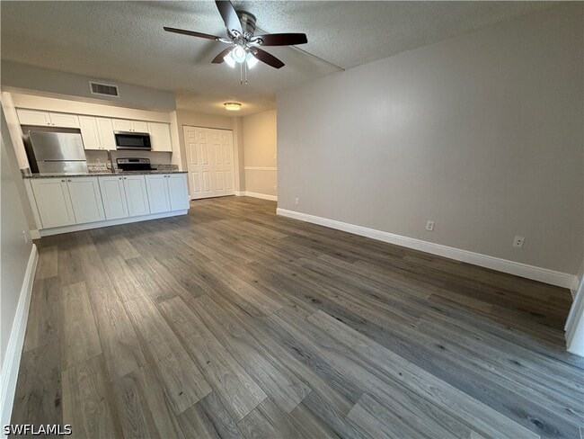 Building Photo - 5307 Summerlin Rd Unit 706
