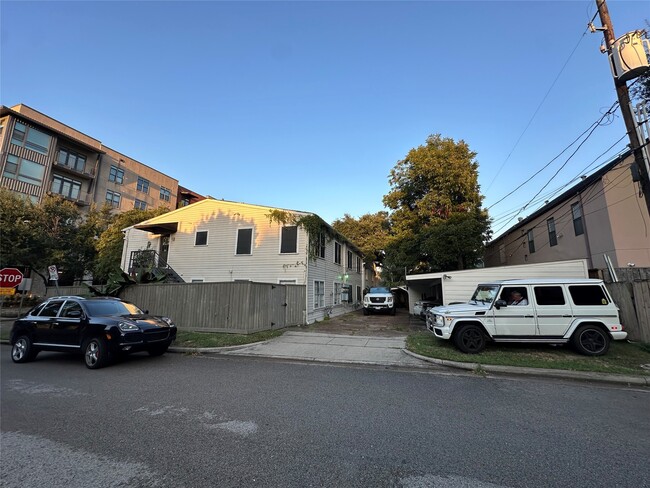 Building Photo - 2327 Branard St Unit 5