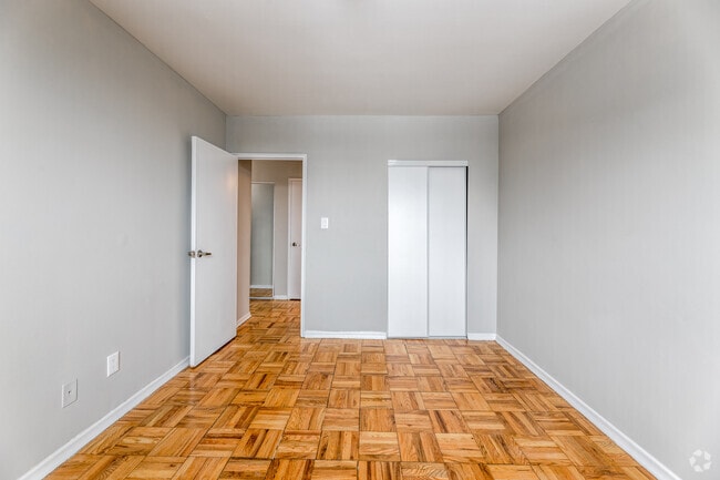 1BR, 1BA - 717 SF - Bedroom