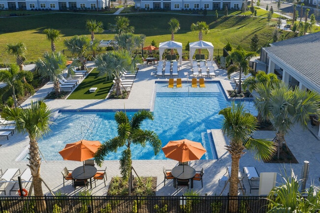 Photo - Aventon Grove