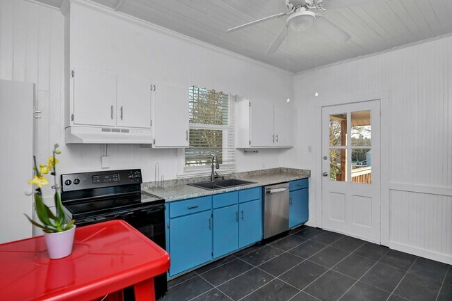 Photo - 203 Oliver St