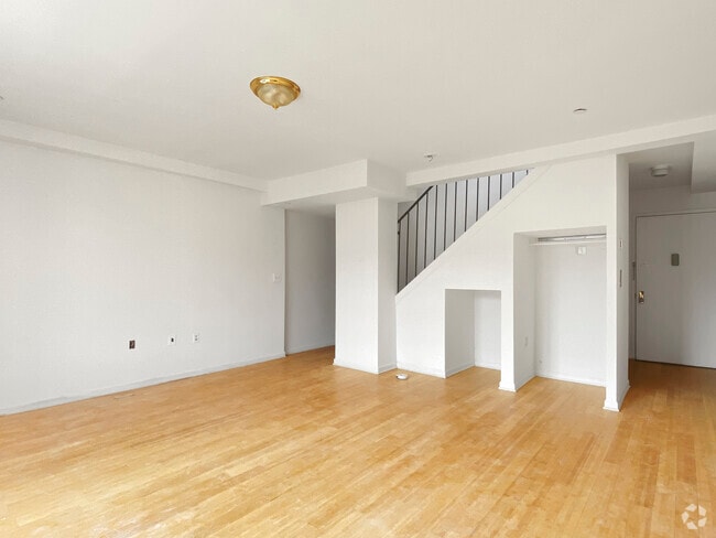 Building Photo - 107 E 102nd St Rental