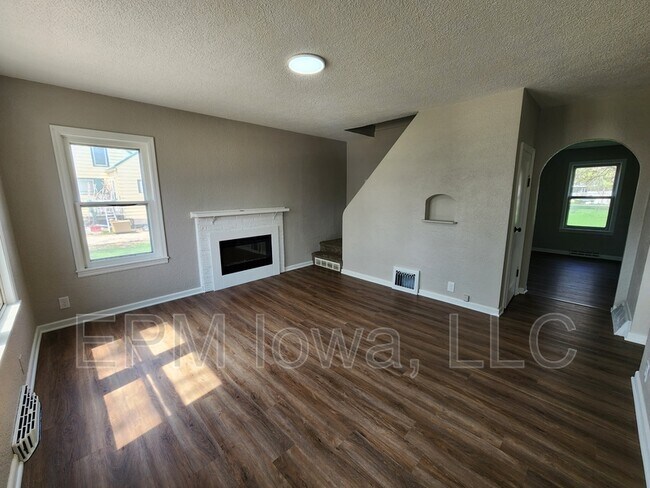 Photo - 608 6th St NW