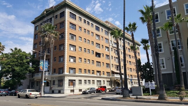 Building Photo - Historical 1922 Art Deco Building - 5th Floor Studio, 1 Bath, All Utilities Included Unit 504