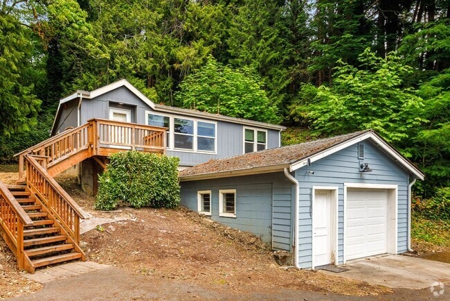 Building Photo - 3930 E Lake Sammamish Pkwy NE Rental