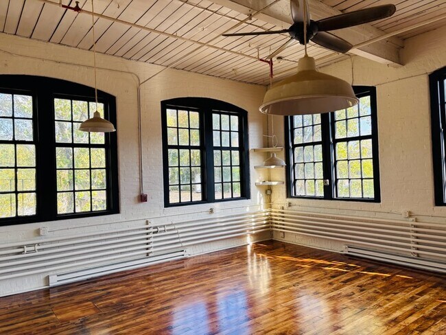 Photo - 595 Mineral Spring Ave Unidad 14