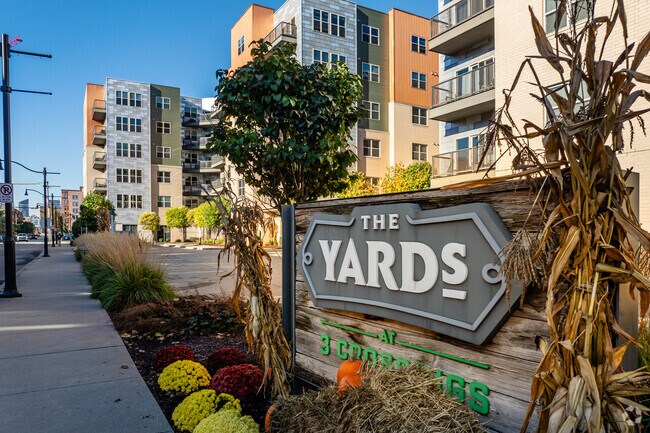 Los patios en 3 cruces - The Yards at 3 Crossings