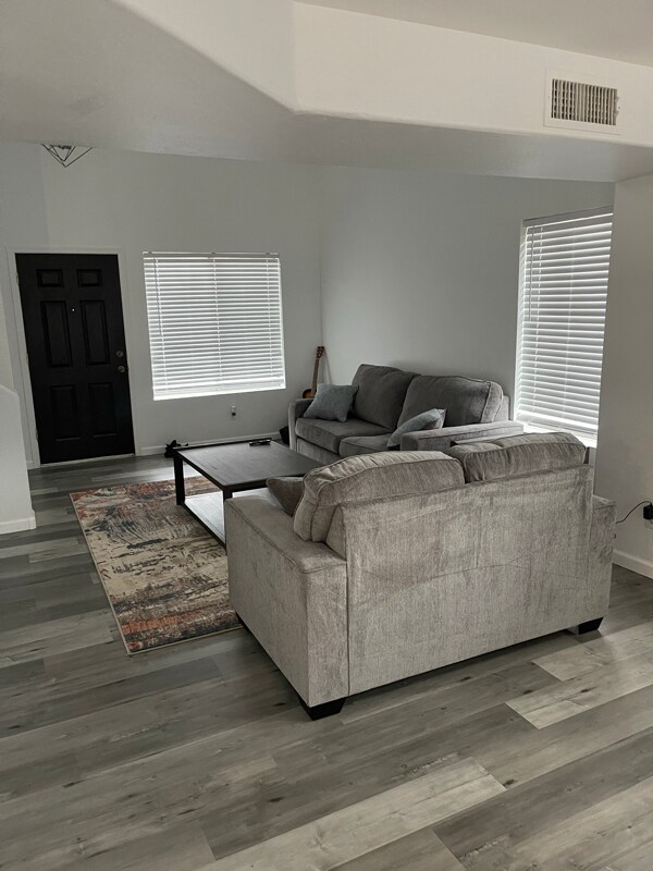 Photo - 1367 E 10th Pl