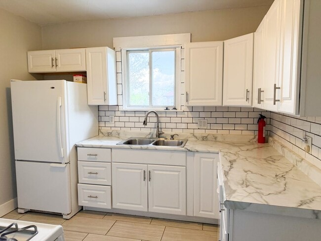 Photo - 2710 Clements St