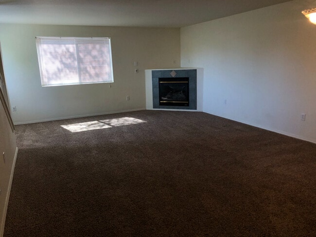 Photo - 550 NE Negus Loop