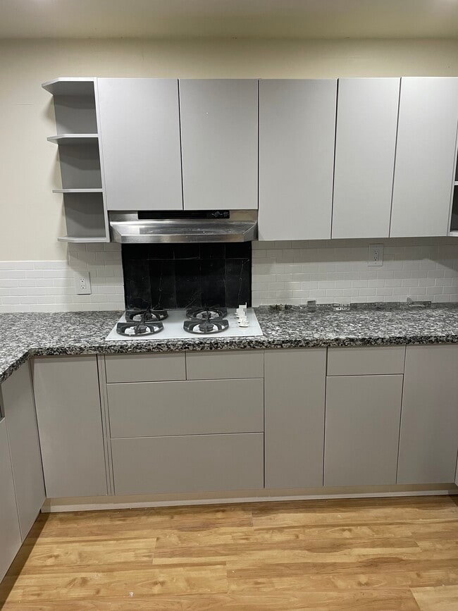 Building Photo - 902 S Una Ave