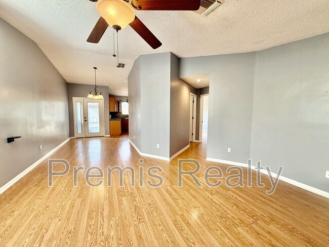 Photo - 747 Brook St NE