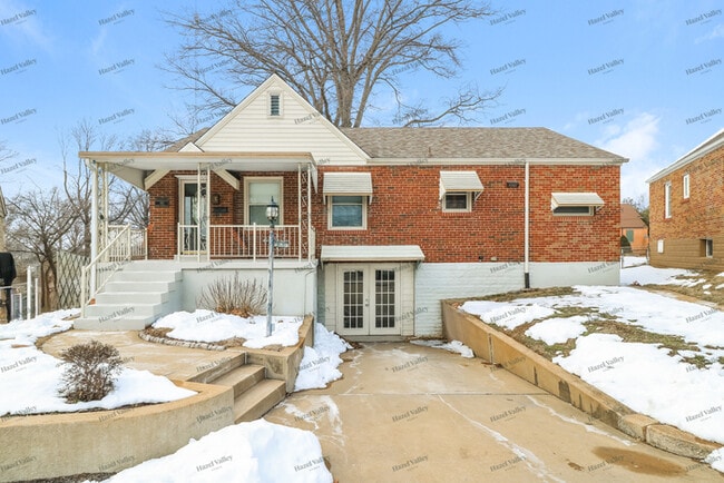 Photo - 180 Lemay Gardens Dr