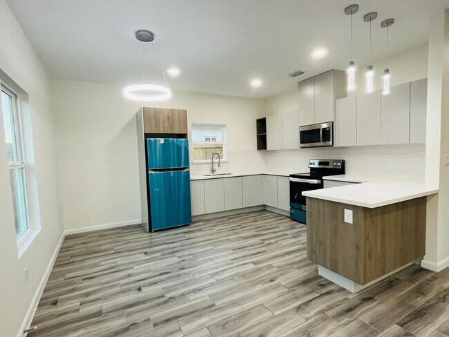 1606 Angelina Dr Unit 2
