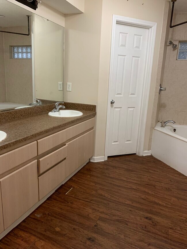 Photo - 3204 Southern Hills Cir W