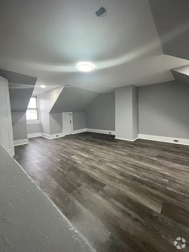 Building Photo - 565 S Main St Rental