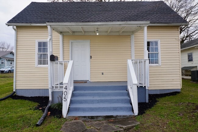 Photo - 405 W Main St