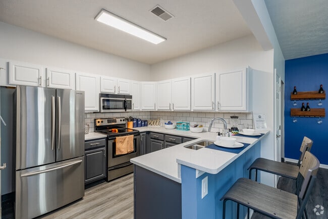4BR,4BA-1,800SF
