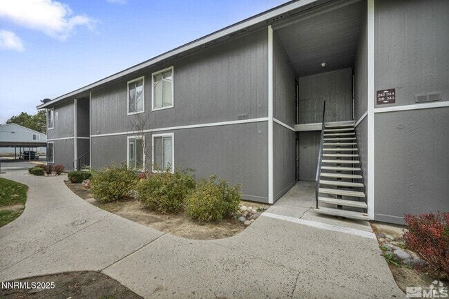 Building Photo - 4608 Neil Rd Unit 241 Rental