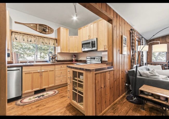 Photo - 838 Lakeshore Dr