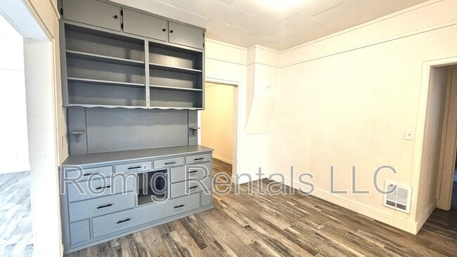 Photo - Cent- 1206 B Street