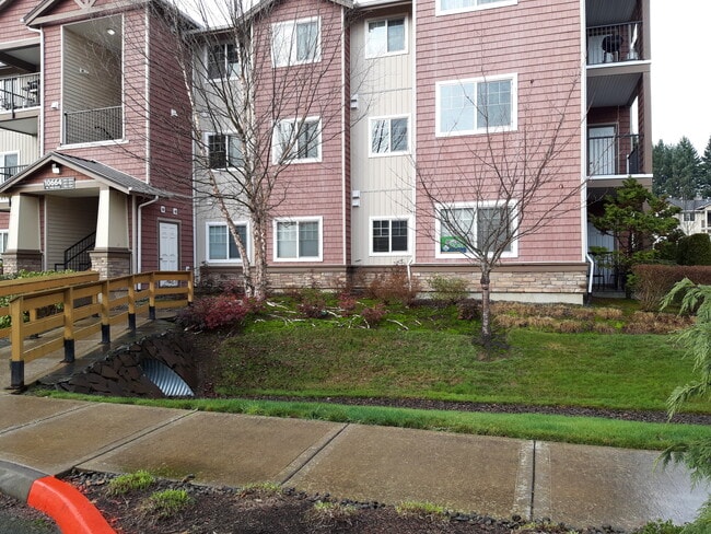 Side of Unit - 10664 NE Holly St Unit #102