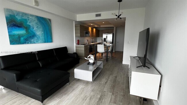 Photo - 121 NE 34th St Unidad 1706A