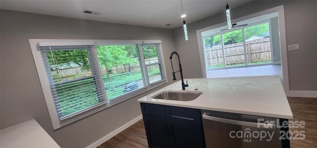 Photo - 2000 Tyvola Rd