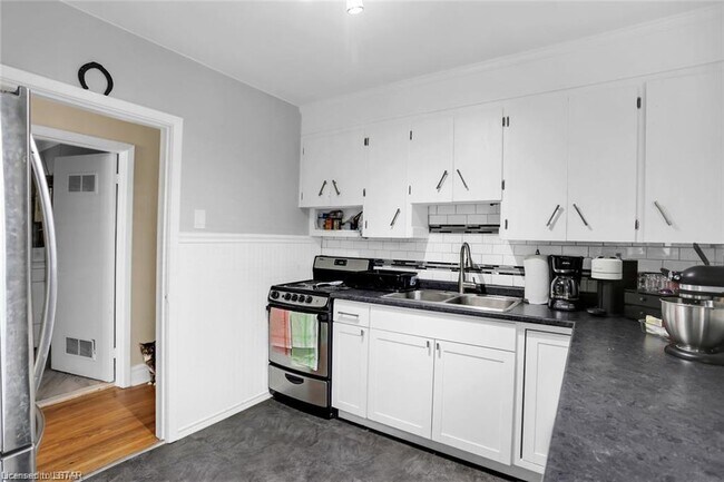 Photo - 329 Salisbury St