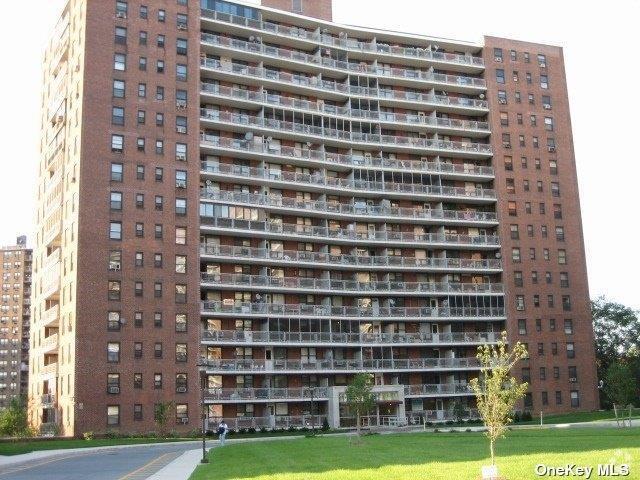 Building Photo - 61-25 98th St Unit 4C Rental