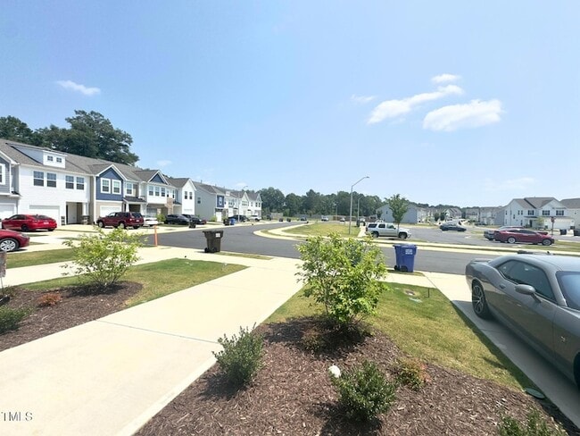 Photo - 23 Bibury Wy