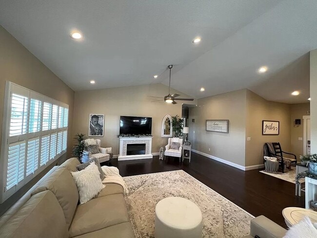 Photo - Stunning 3-Bedroom Home with Deck, Patio & Large Yard in Kodak, TN