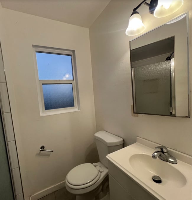 Photo - 1348 W 92nd St Unidad 3-