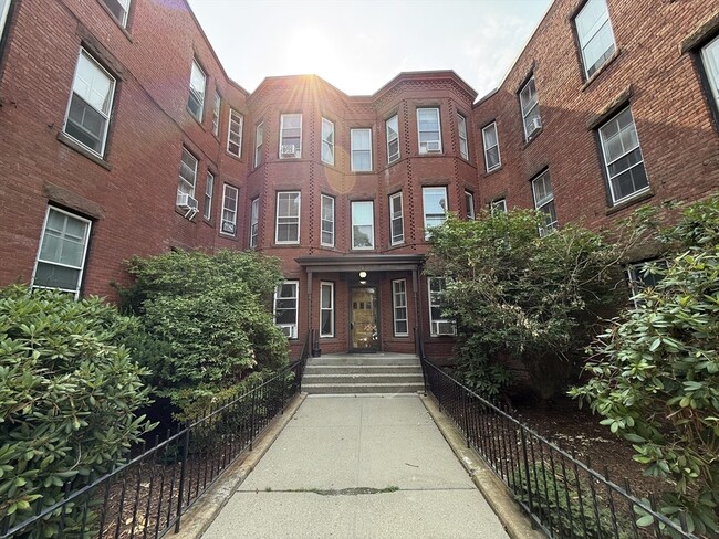 Building Photo - 9 Putnam St Unit 2L Rental