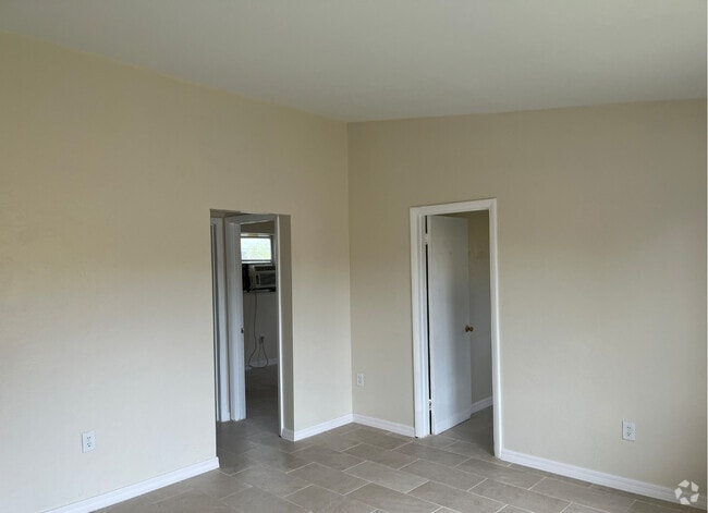 Building Photo - 2721 NW 28th St Rental