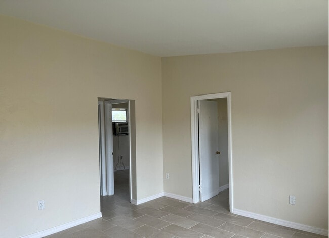 Building Photo - 2721 NW 28th St Rental