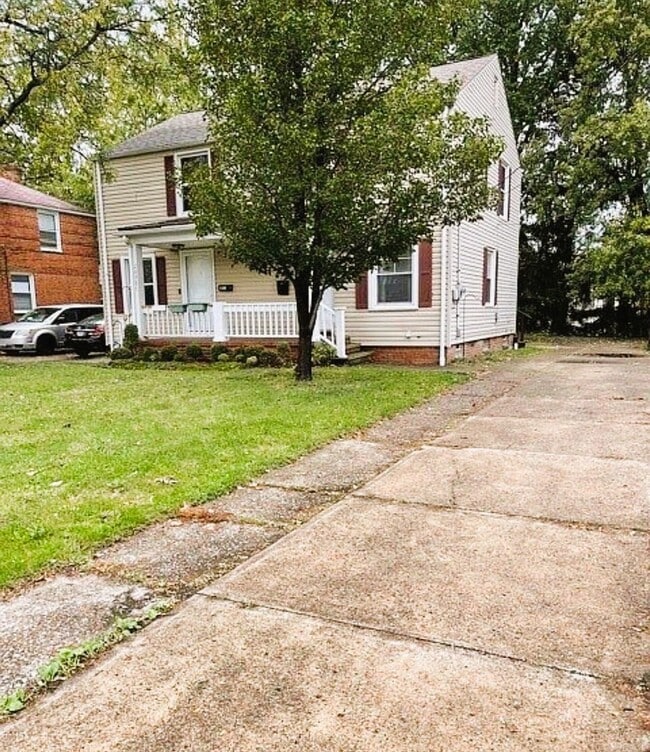 Building Photo - ? Cozy & Convenient 2-Bed Home in Euclid ?