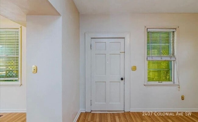 Photo - 2407 Colonial Ave SW