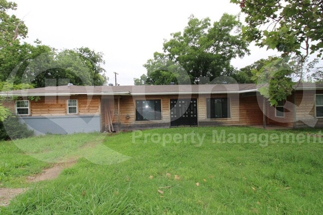 Building Photo - 17 MacArthur Dr Rental