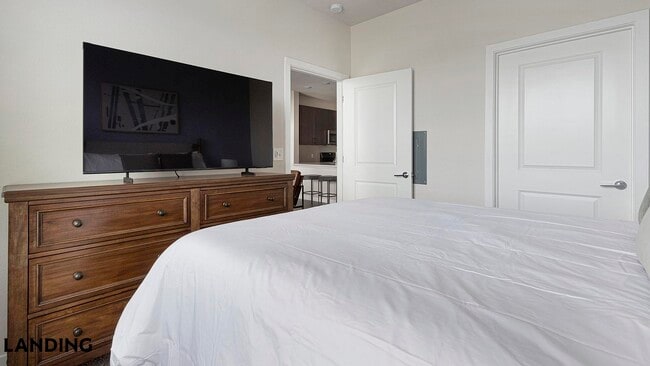 Photo - 14015 Univ Pass Unidad 2310