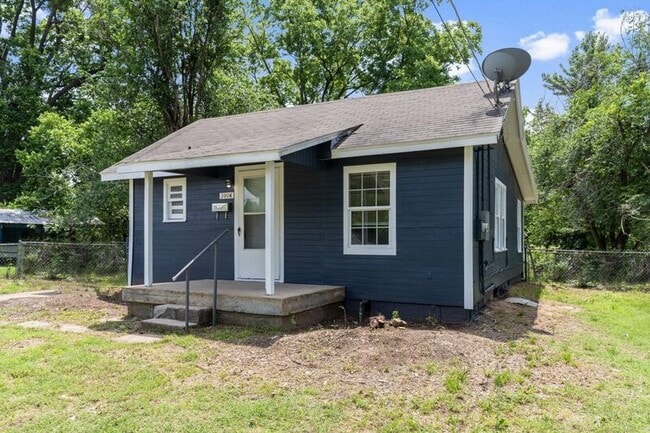 Photo - 3806 W Admiral Blvd House
