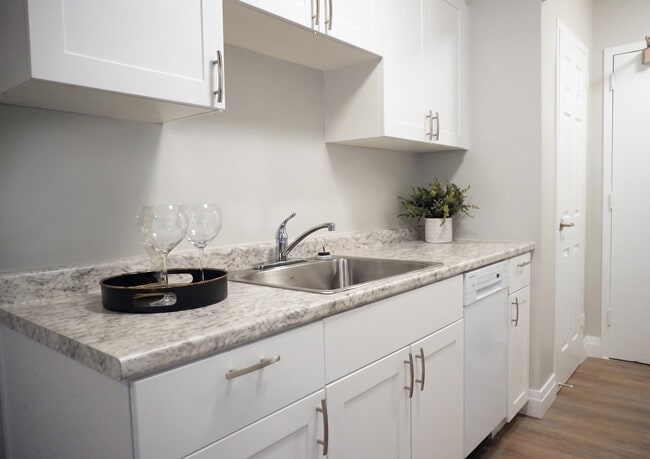 Photo - The Diplomat Apartments