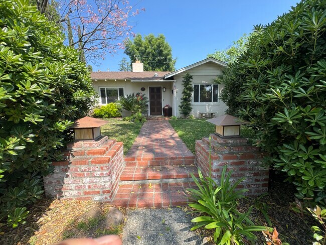 Photo - 3318 Bellaire Dr House